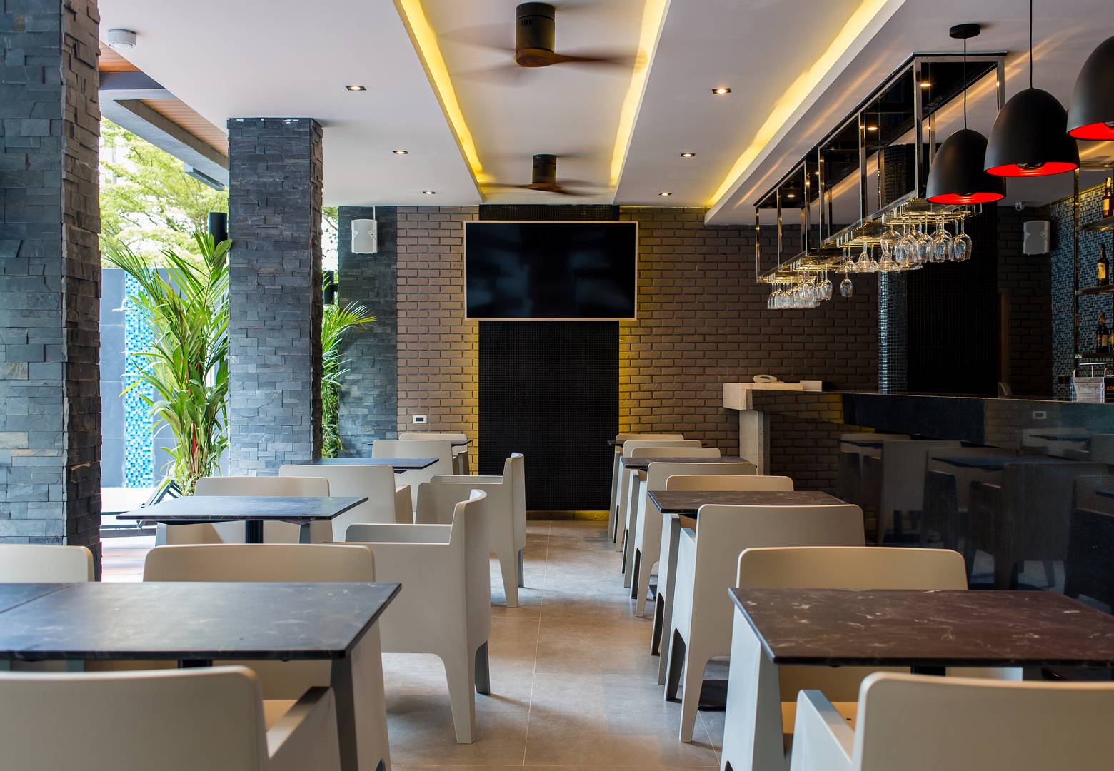 GLOW_Ao_Nang_Bar-2