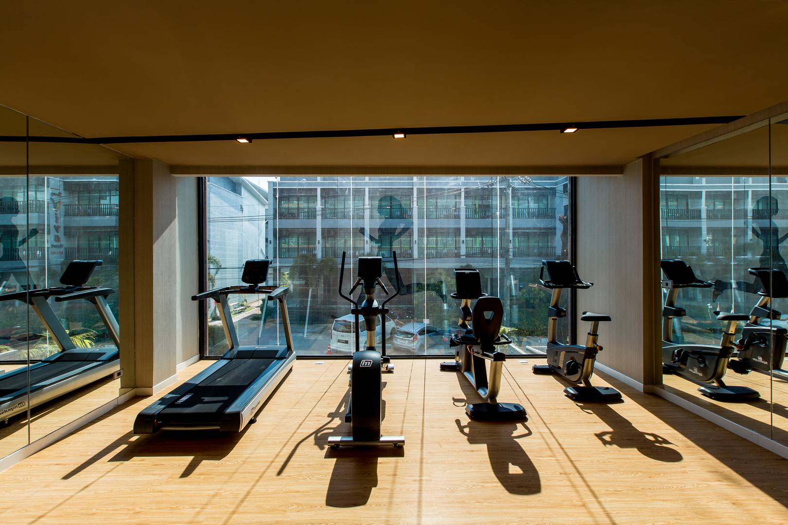 GLOW_Ao_Nang_Cardio_Gym