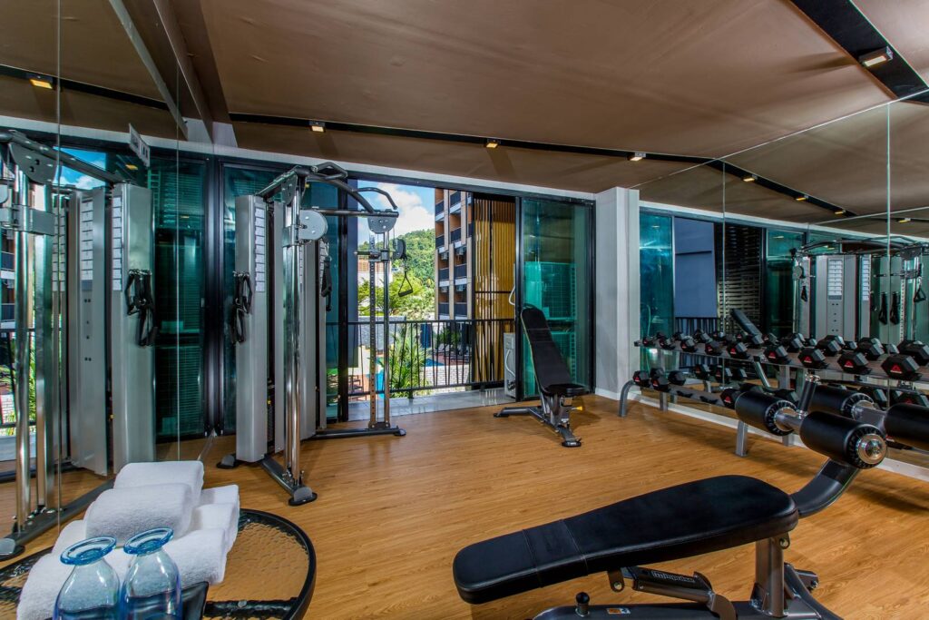 GLOW_Ao_Nang_Weights_Gym
